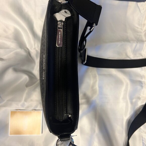 MICHAEL KORS CROSSBODY NWT | Dust Bag and retail store bag included. - Picture 11 of 16